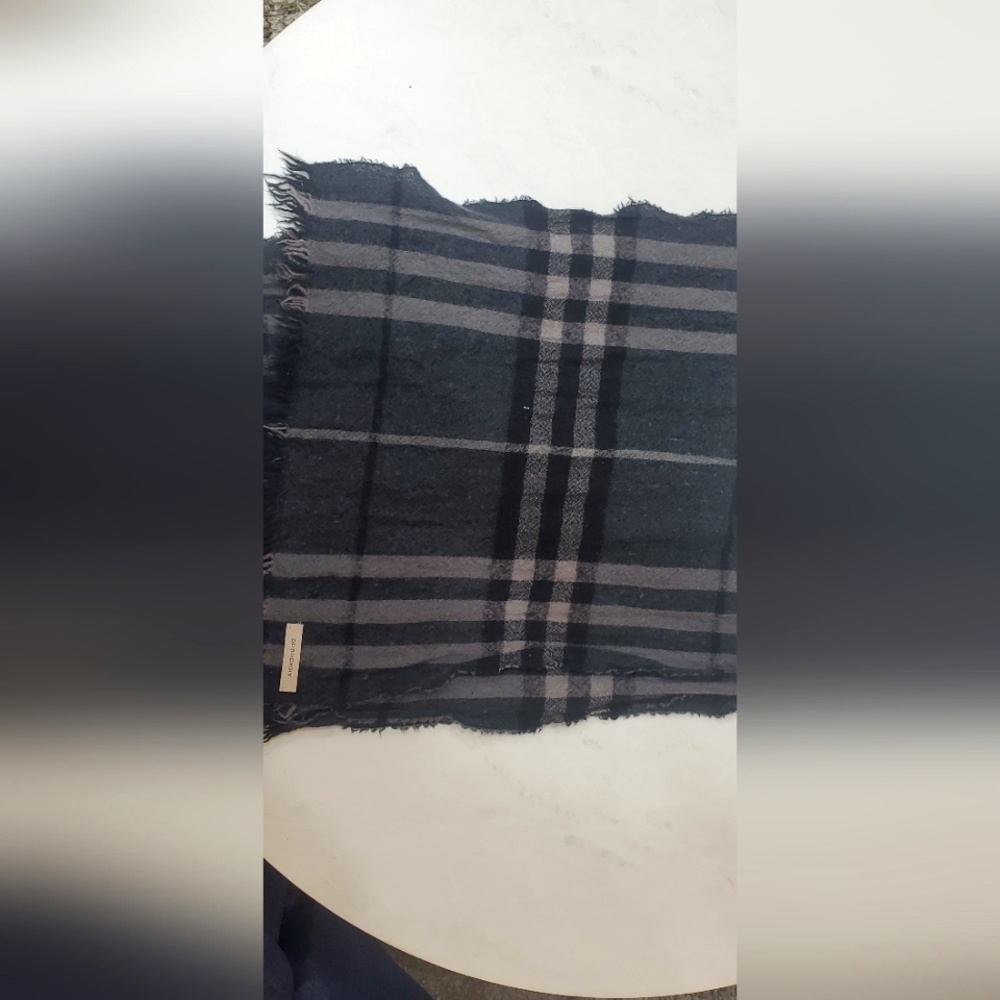 Men Burbury scarf.free shipping